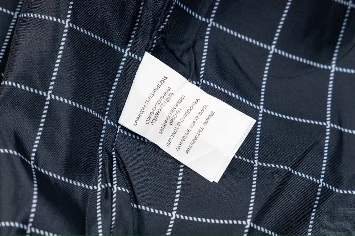 🅿️350 Ralph Lauren's new 24ss classic embroidered logo lapel executive zipper jacket for both men and women. 1️⃣Selected from high-quality original developed pure cotton fabric, with customized plaid lining inside, the overall wearing effect is very soft and comfortable. 2️⃣The workmanship details are perfectly controlled, with exquisite small logo embroidery on the chest, and the unique design style of splicing technology is used in the dropped shoulder position to highlight your personality! The version is simple but not simple! 3️⃣ Complete with tag accessories, unisex design, and a very versatile jacket for men and women!  Color: black, navy blue, khaki Size: S, M, L, XL
